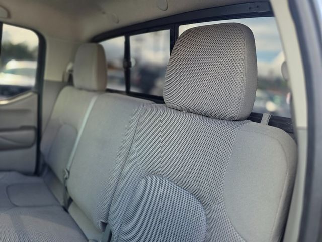 2016 Nissan Frontier 2WD Crew Cab SWB Automatic SV - 22965489 - 16