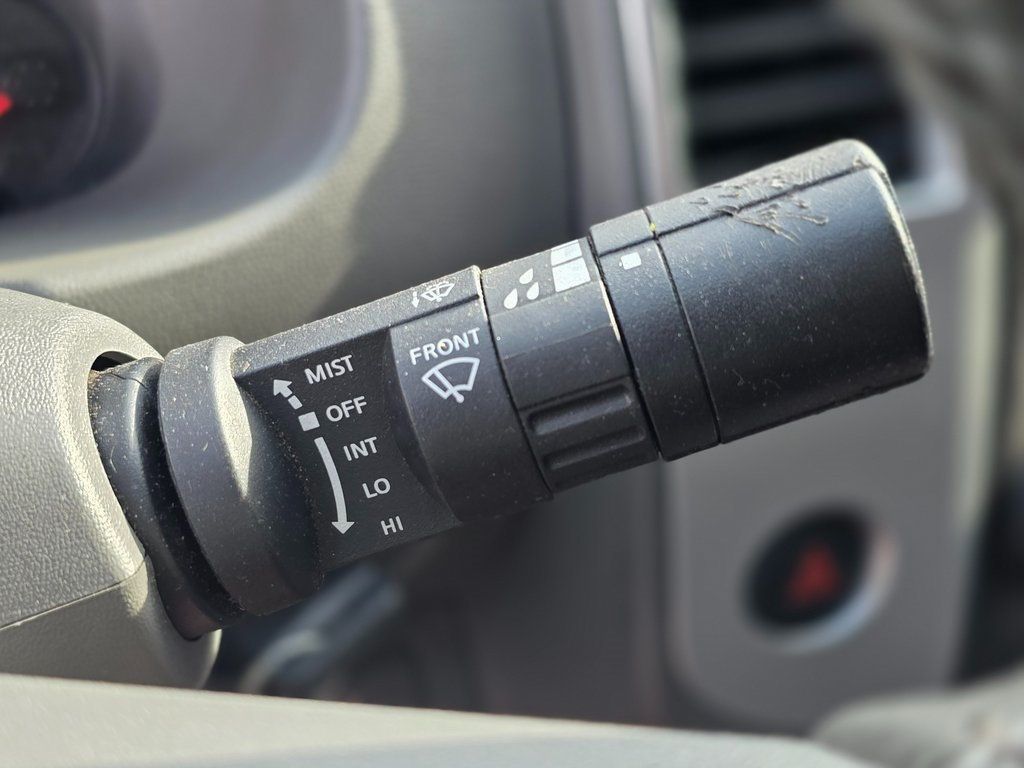 2016 Nissan Frontier 2WD Crew Cab SWB Automatic SV - 22965489 - 32