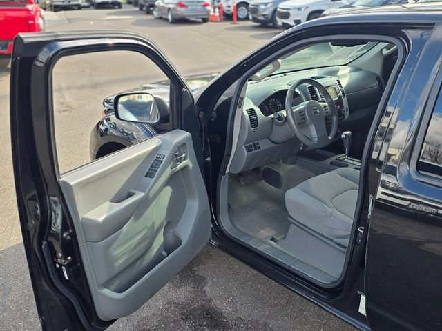 2016 Nissan Frontier 2WD Crew Cab SWB Automatic SV - 22965489 - 34