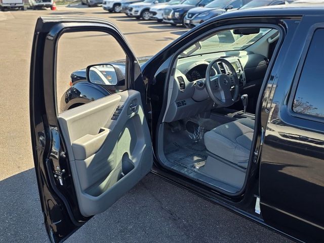 2016 Nissan Frontier 2WD Crew Cab SWB Automatic SV - 22965489 - 40