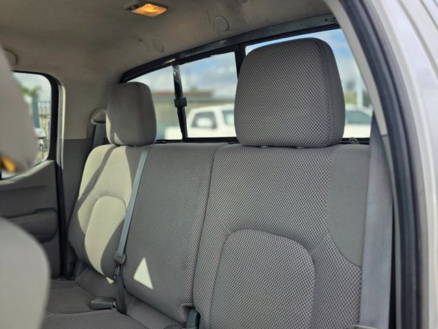 2016 Nissan Frontier 2WD Crew Cab SWB Automatic SV - 22976934 - 16