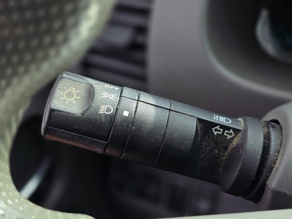 2016 Nissan Frontier 2WD Crew Cab SWB Automatic SV - 22976934 - 32