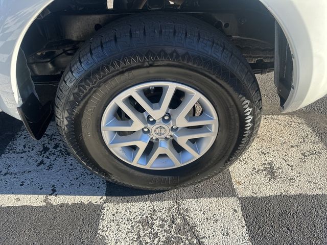 2016 Nissan Frontier 2WD Crew Cab SWB Automatic SV - 22900316 - 11