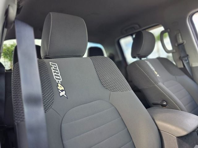 2016 Nissan Frontier 4WD Crew Cab SWB Automatic PRO-4X - 22987675 - 9