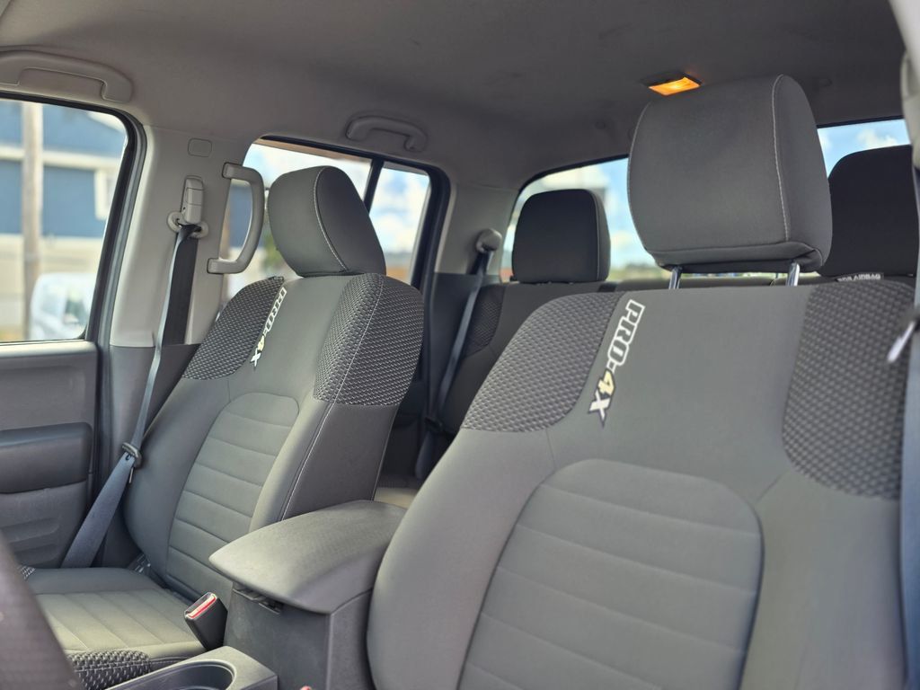 2016 Nissan Frontier 4WD Crew Cab SWB Automatic PRO-4X - 22987675 - 16