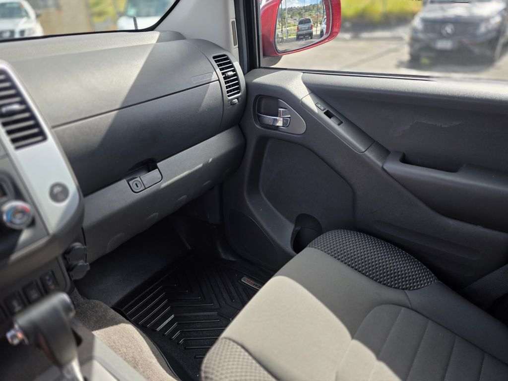 2016 Nissan Frontier 4WD Crew Cab SWB Automatic PRO-4X - 22987675 - 36