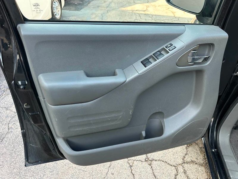 2016 Nissan Frontier 4WD Crew Cab SWB Automatic SV - 22866248 - 12