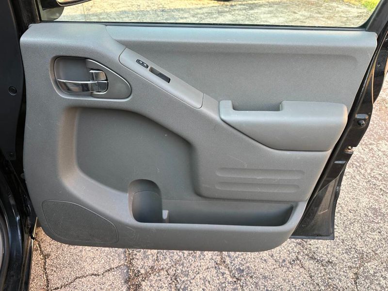 2016 Nissan Frontier 4WD Crew Cab SWB Automatic SV - 22866248 - 23