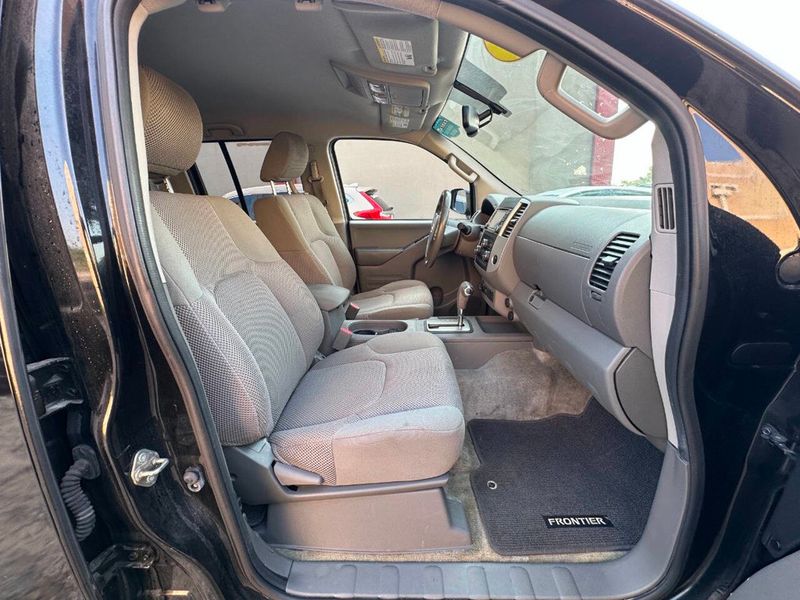 2016 Nissan Frontier 4WD Crew Cab SWB Automatic SV - 22866248 - 24