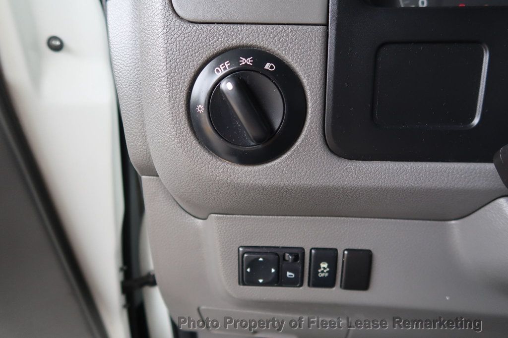 2016 Nissan NV NV2500 SV Low Roof Cargo Van Ladder Rack - 22951862 - 30