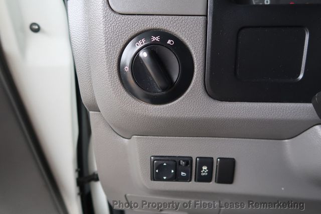 2016 Nissan NV NV2500 SV Low Roof Cargo Van Ladder Rack - 22951862 - 30