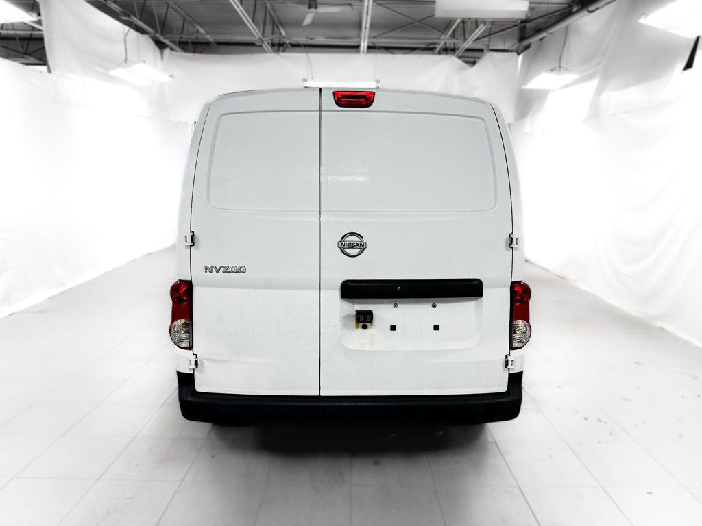 2016 Nissan NV200 photo 2
