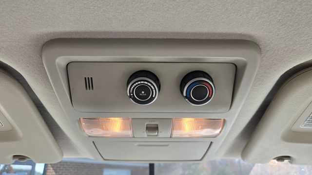 2016 Nissan NVP 3500 SL Passenger - 22945547 - 19