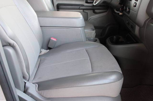 2016 Nissan NVP 3500 V6 SV - 23062112 - 9