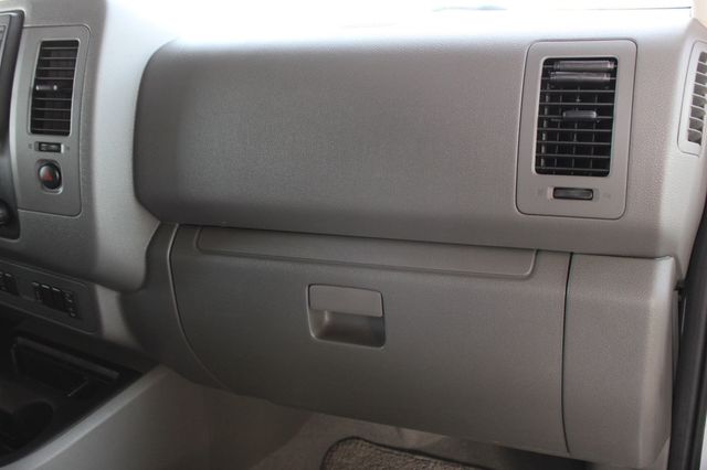 2016 Nissan NVP 3500 V6 SV - 23062112 - 10
