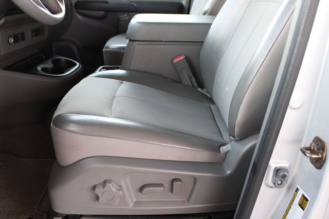 2016 Nissan NVP 3500 V6 SV - 23062112 - 16
