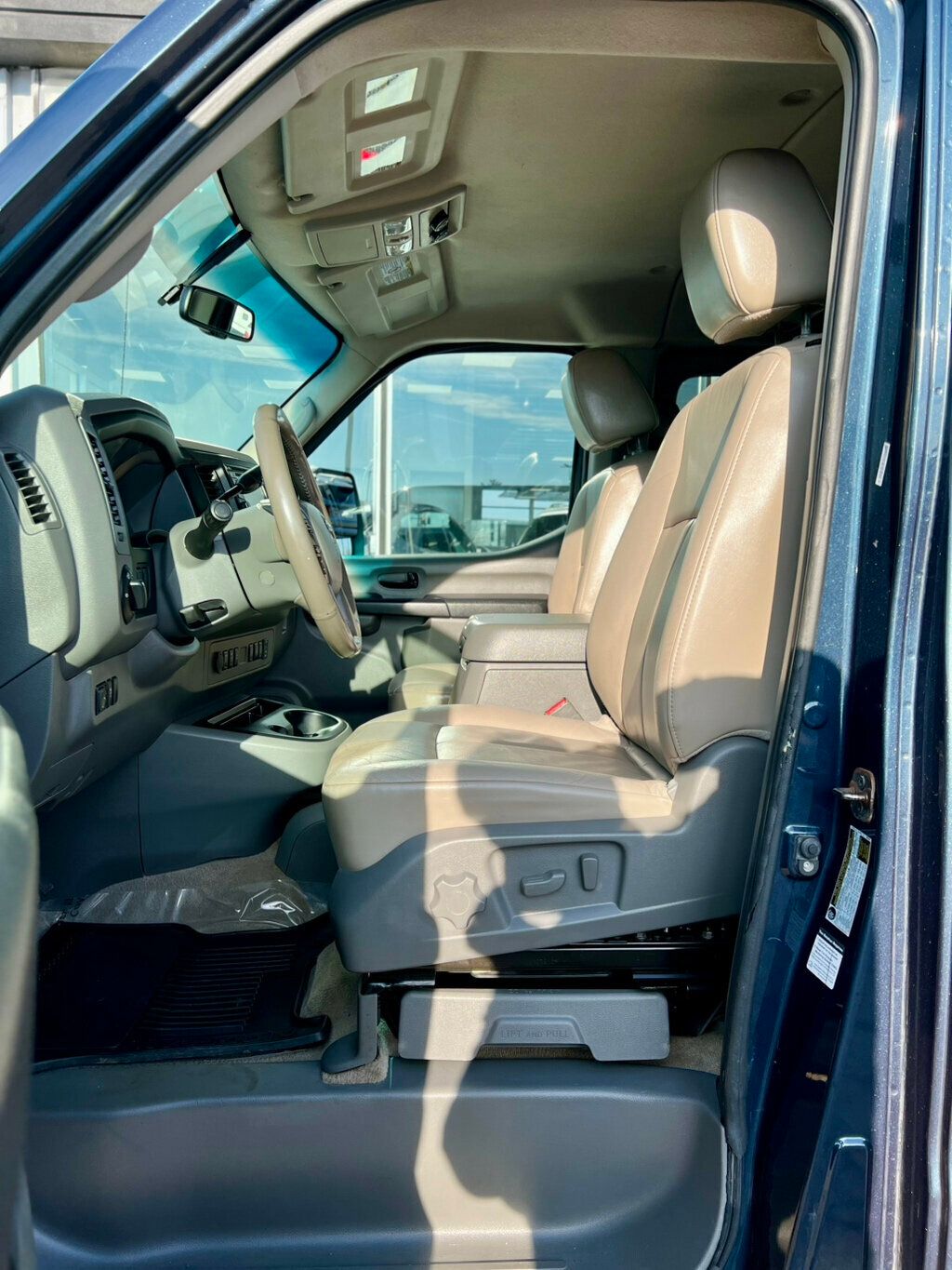 2016 Nissan NVP 3500 V8 SL - 22937806 - 17