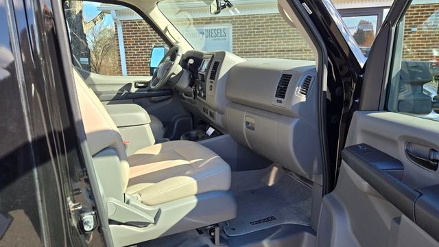 2016 Nissan NVP 3500 V8 SL - 22945547 - 20