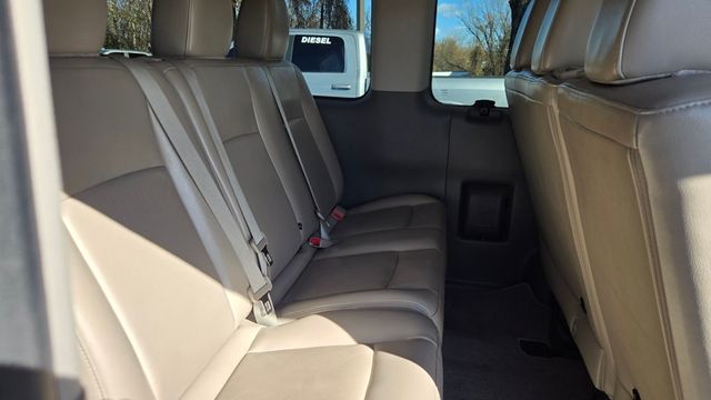 2016 Nissan NVP 3500 V8 SL - 22945547 - 24