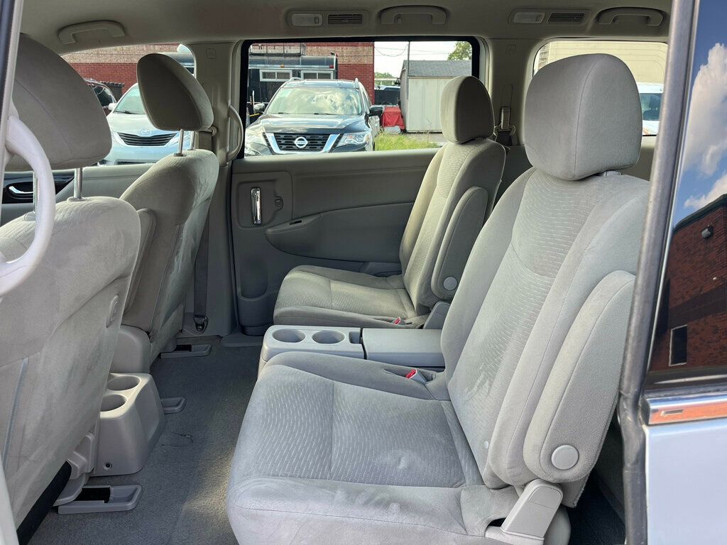 2016 Nissan Quest S photo 13