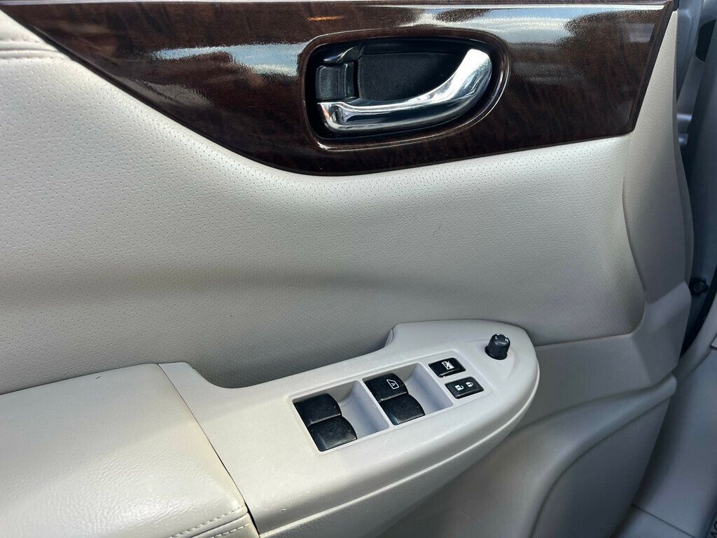 2016 Nissan Quest S photo 17