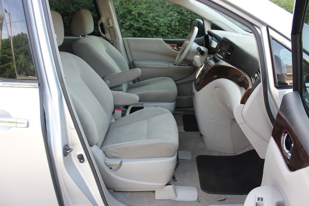 2016 Nissan Quest S photo 3