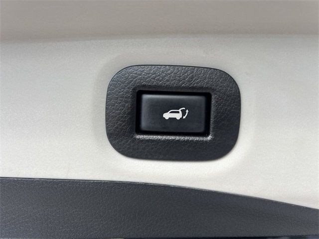 2016 Nissan Rogue SL photo 16