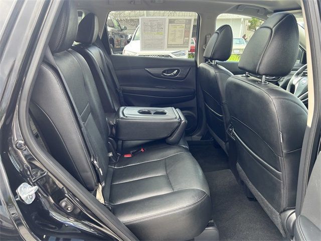 2016 Nissan Rogue SL photo 18
