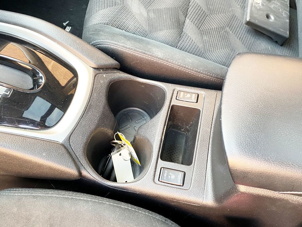 2016 Nissan Rogue AWD 4dr SV - 23001297 - 13