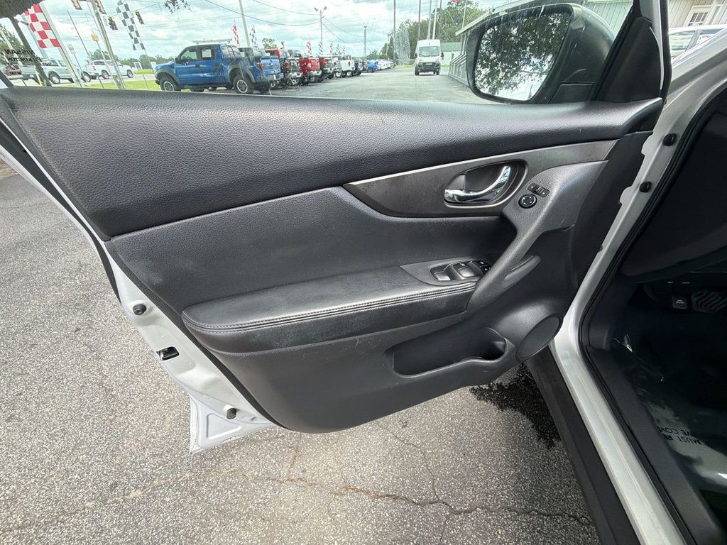 Nissan Rogue FWD 4dr S photo 12