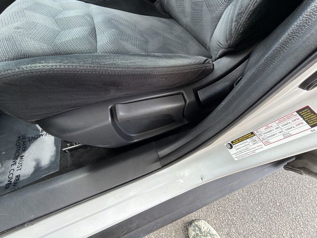 Nissan Rogue FWD 4dr S photo 13