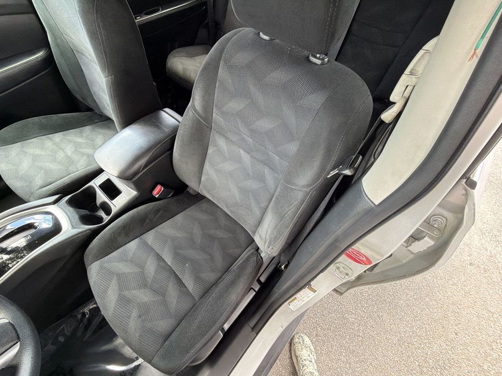 Nissan Rogue FWD 4dr S photo 14