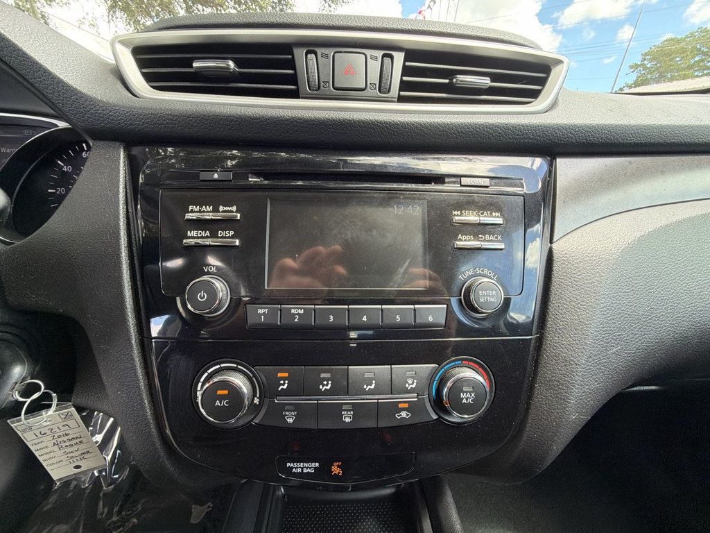 Nissan Rogue FWD 4dr S photo 17