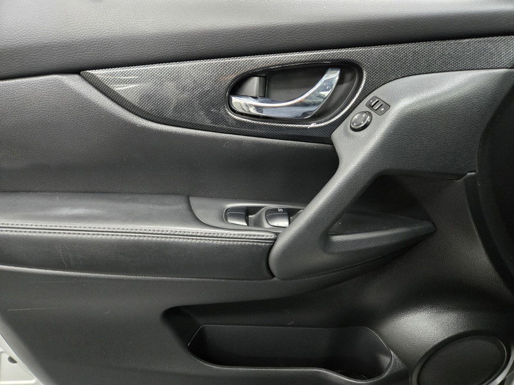 2016 Nissan Rogue FWD 4dr SL - 22931389 - 13