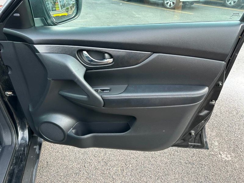 2016 Nissan Rogue FWD 4dr SL - 22902270 - 28