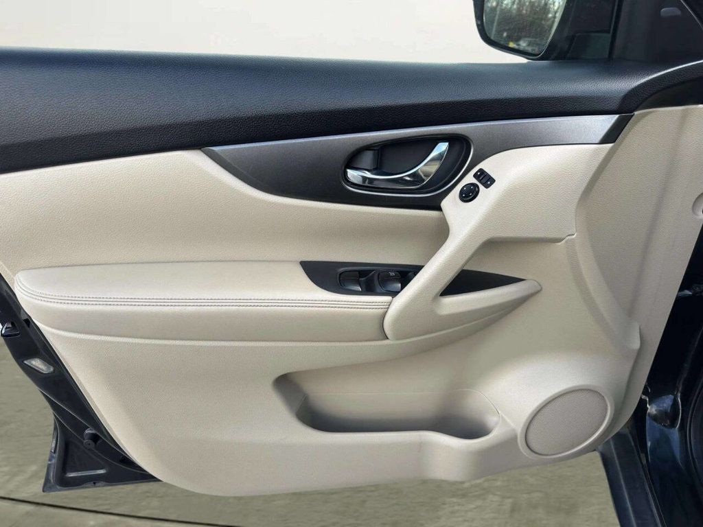 2016 Nissan Rogue FWD 4dr SV - 23009452 - 13