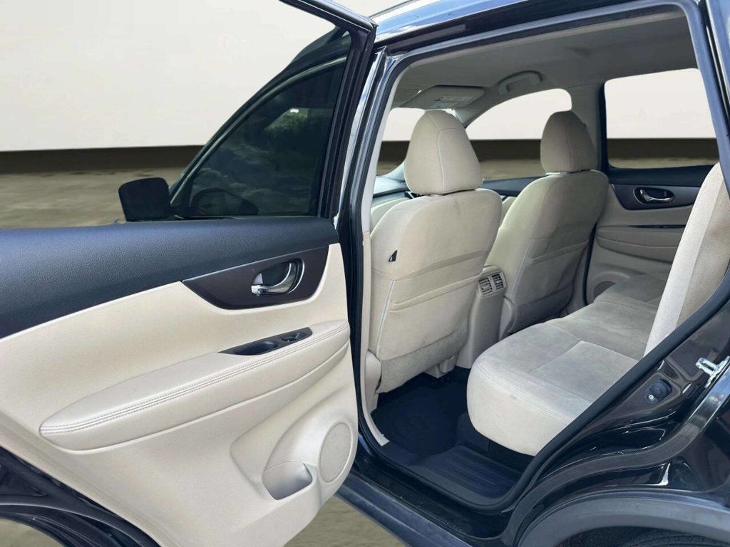 2016 Nissan Rogue FWD 4dr SV - 23009452 - 17