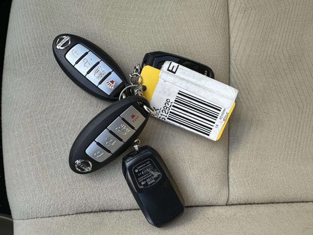 2016 Nissan Rogue FWD 4dr SV - 23009452 - 38