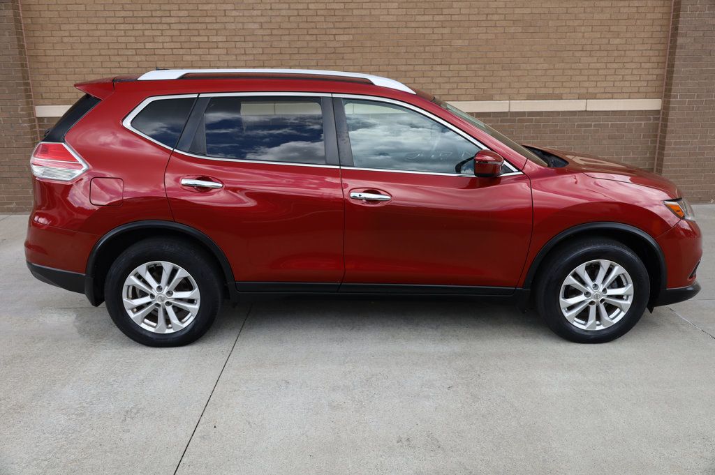 2016 Nissan Rogue SV photo 4