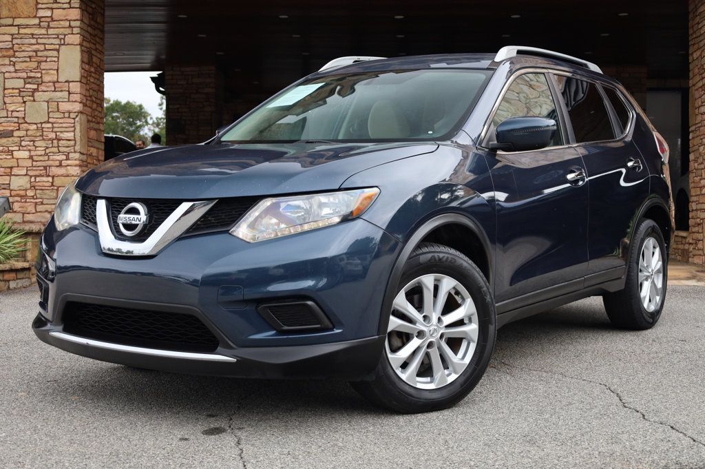 2016 Nissan Rogue SV photo 2