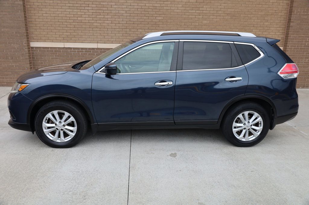 2016 Nissan Rogue SV photo 3