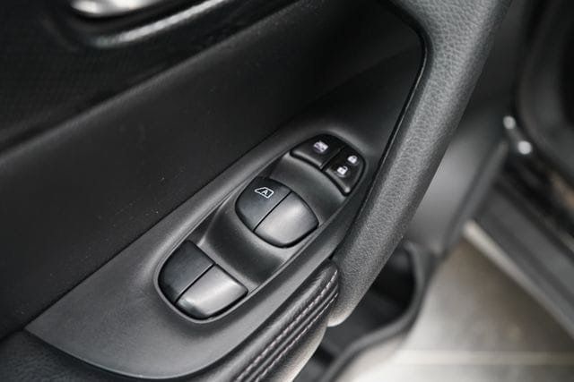 2016 Nissan Rogue SL - 23076939 - 10
