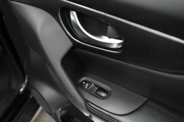 2016 Nissan Rogue SL - 23076939 - 48
