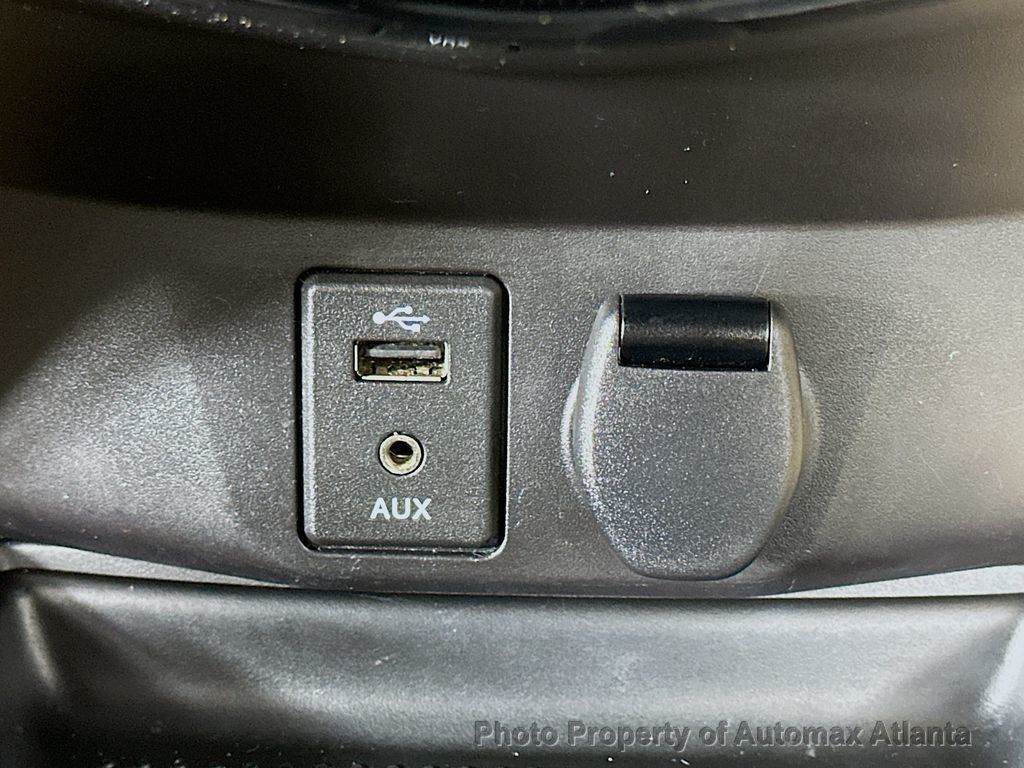 2016 Nissan Rogue SV - 22583719 - 16