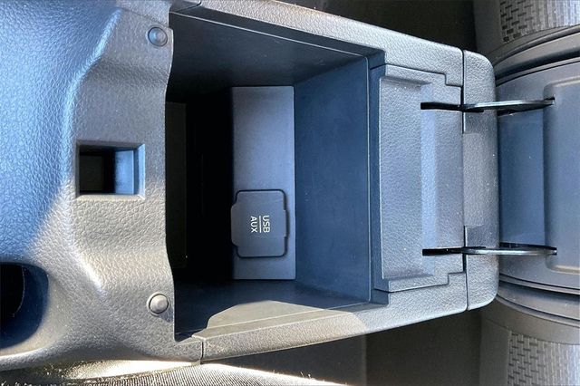 2016 Nissan Sentra 4dr Sedan I4 CVT SR - 22954623 - 27