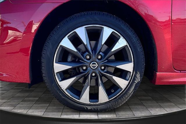 2016 Nissan Sentra 4dr Sedan I4 CVT SR - 22954623 - 33