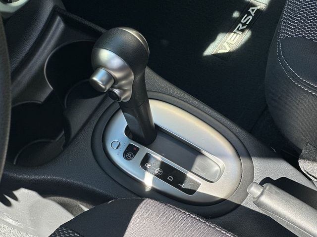2016 Nissan Versa 4dr Sedan CVT 1.6 SV - 23057148 - 18