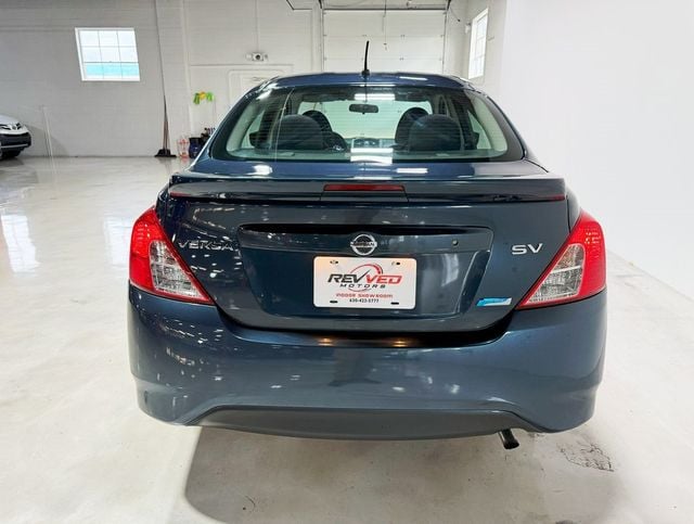 2016 Nissan Versa 4dr Sedan CVT 1.6 SV - 22929684 - 5