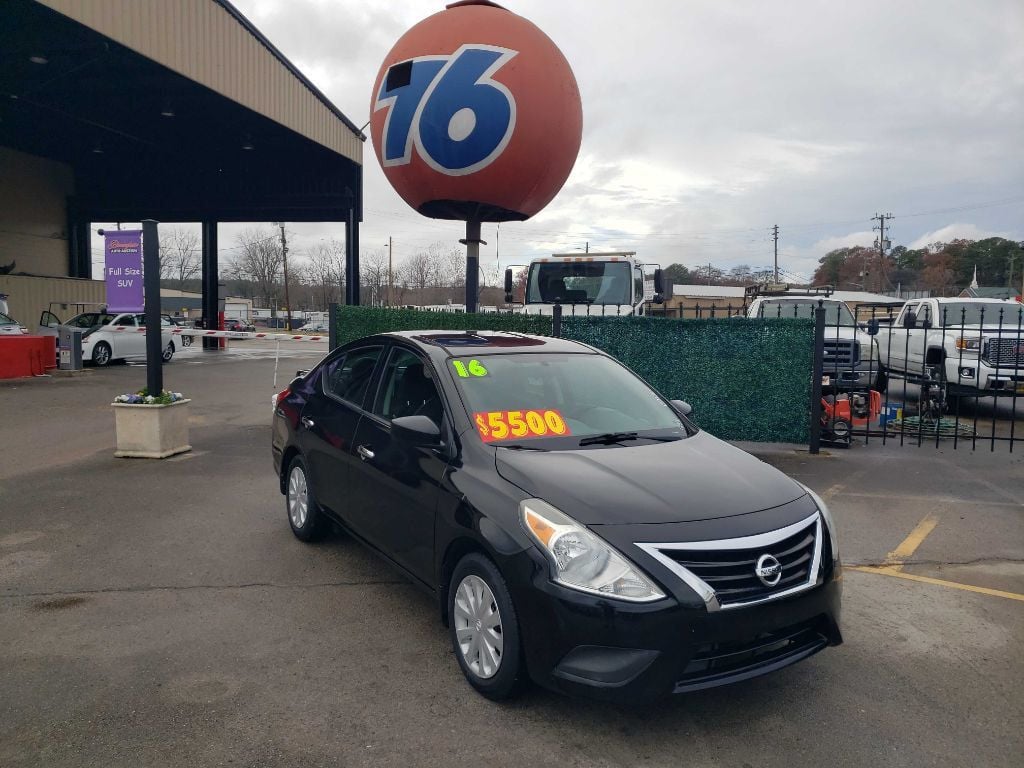 2016 Nissan Versa Sedan SV photo 1