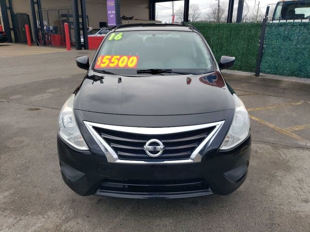 2016 Nissan Versa Sedan SV photo 3